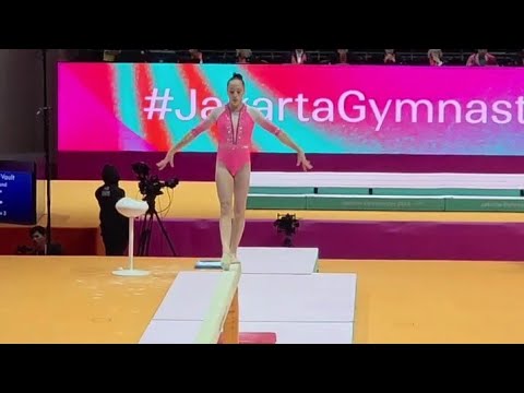 Kaylia Nemour falls on Beam - All-around Final - World Championships 2025