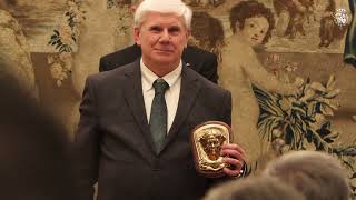 Su Majestad el Rey entrega el “Premio de Economía Rey de España 2024” a Roberto Serrano