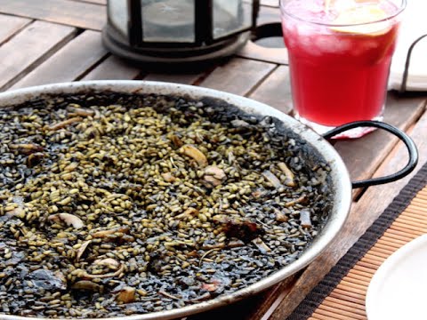 Paella negra (arroz negro con tinta de sepia)