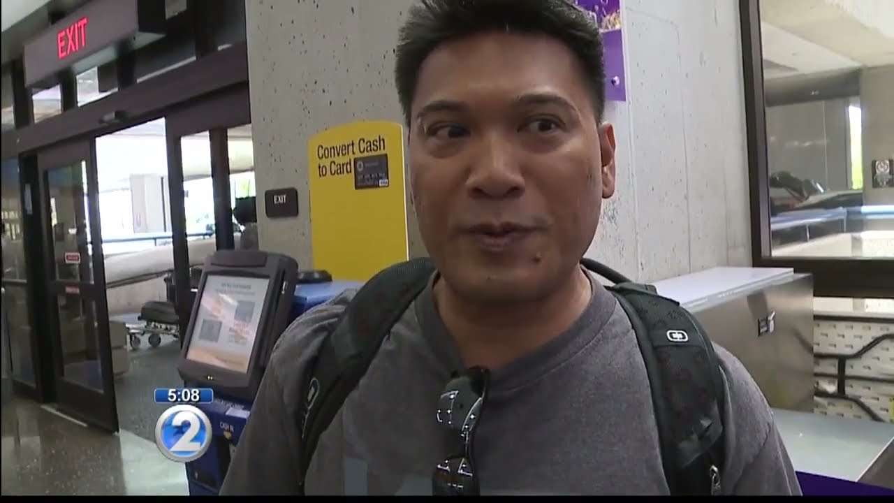 Japan Airlines JAL Sakura Lounge / American Airlines Admirals Club thumbnail