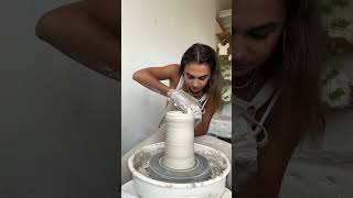 I love this one 🥹🌷 #pottery #ceramics #potte