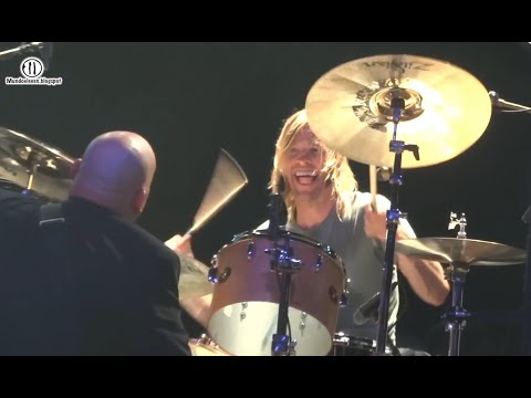 Sound City Players with Taylor Hawkins (RIP), Alain Johannes & David Grohl - Reach Out (Eleven)