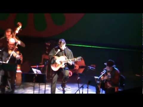 Hortto Kaalo solisteina Taisto ja Amadeus Lundberg - Ei kenenkään lähimmäinen