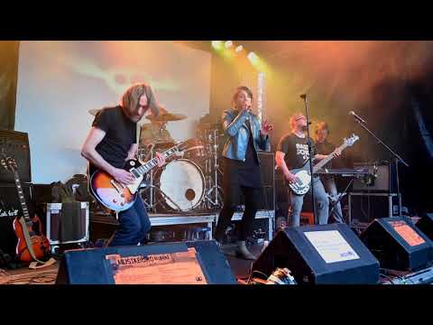 Snakeshit by SNAKESHIT on a PLANE in Os  youtube   HD 1080p