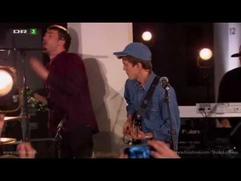 Shaka Loveless ft. Alphabeat - Dans Din Idiot (Live)