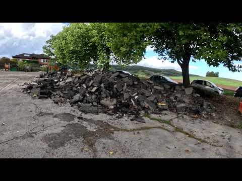 Freibad. Der Parkplatz. Wer bezahlt die Wiederherstellung?????? Wir alle natürlich.