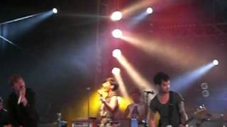 Kids In Glass Houses - Undercover Lover ft. Frankie Sandford