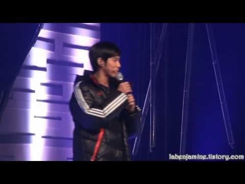 110107 U-Know greeting fans during rehearsal