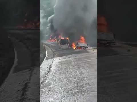 Volcamiento de tanquero provoca incendio vehicular en Morona Santiago, 3 personas murieron