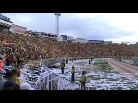"EL MEJOR RECIBIMIENTO DE LA HISTORIA PARA EL AUCAS" Barra: Armagedón &bull; Club: Aucas