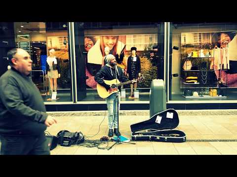 Amazing Street performer - Hallelujah, Leonard Cohen (cover)