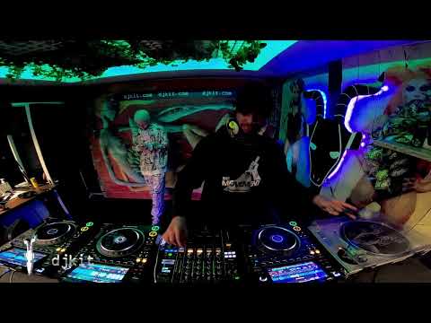 TJ b2b Crossy b2b Amplify