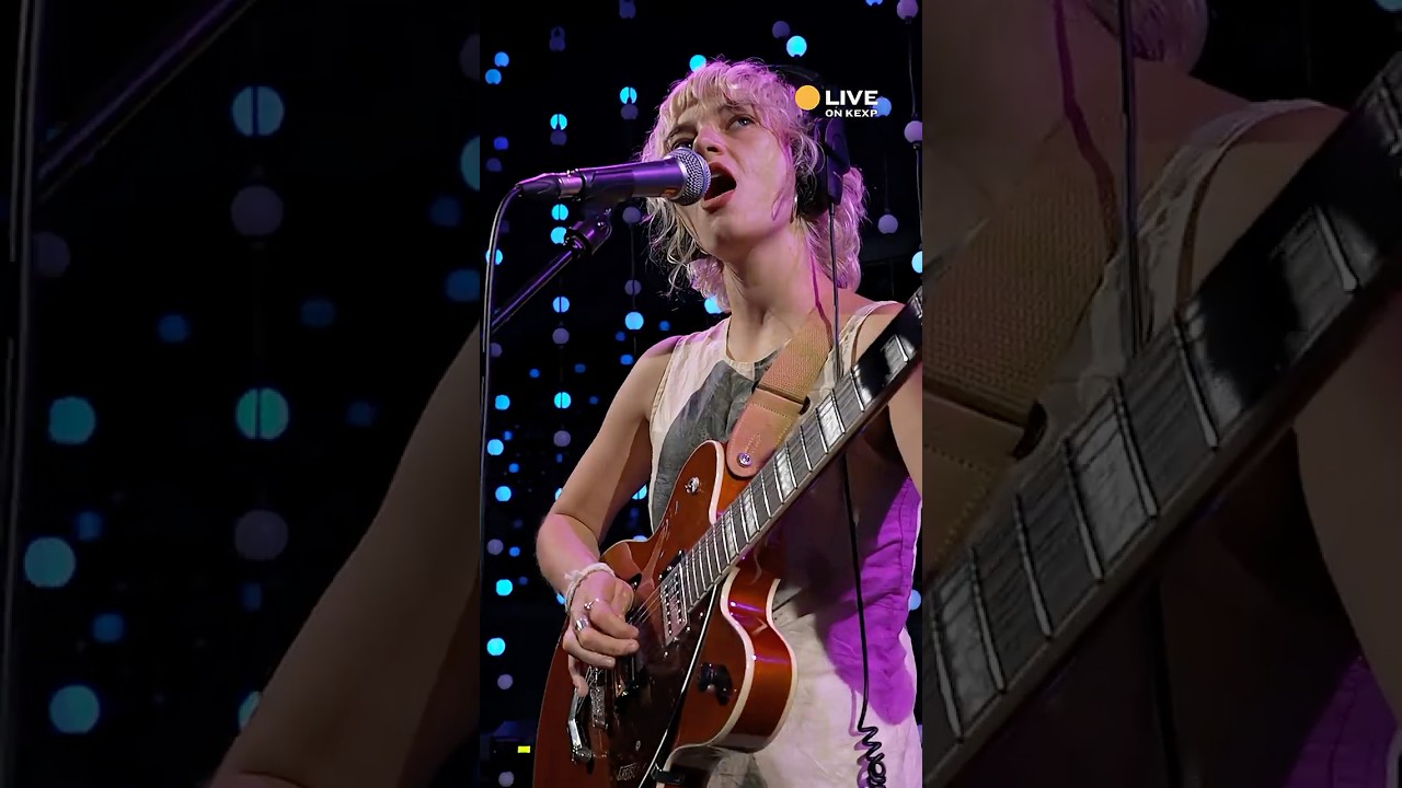 mary in the junkyard peform 