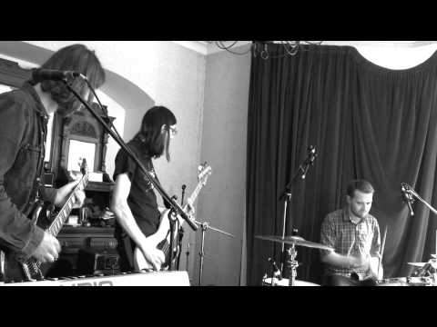 Mojo Fury - The Beautiful People (cover - Live in Millbank Studios)