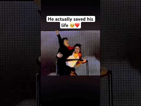 MICHAEL JACKSON HISTORY TOUR SAVES CRAZY FAN DURING EARTH SONG 😯