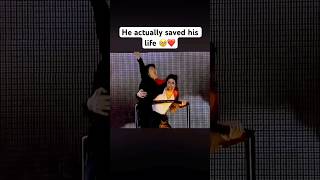 MICHAEL JACKSON HISTORY TOUR SAVES CRAZY FAN DURING EARTH SONG 😯