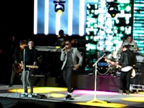 McFly and Taio Cruz - Shine a Light Jingle Bell Ball