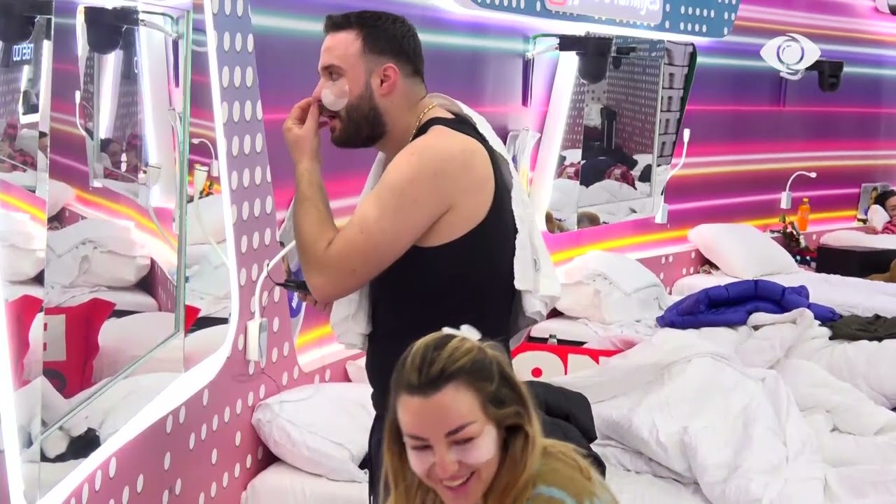 Do e dallosh diferencën…/ Ina i jep Markos maskë për përkujdesjen e fytyrës