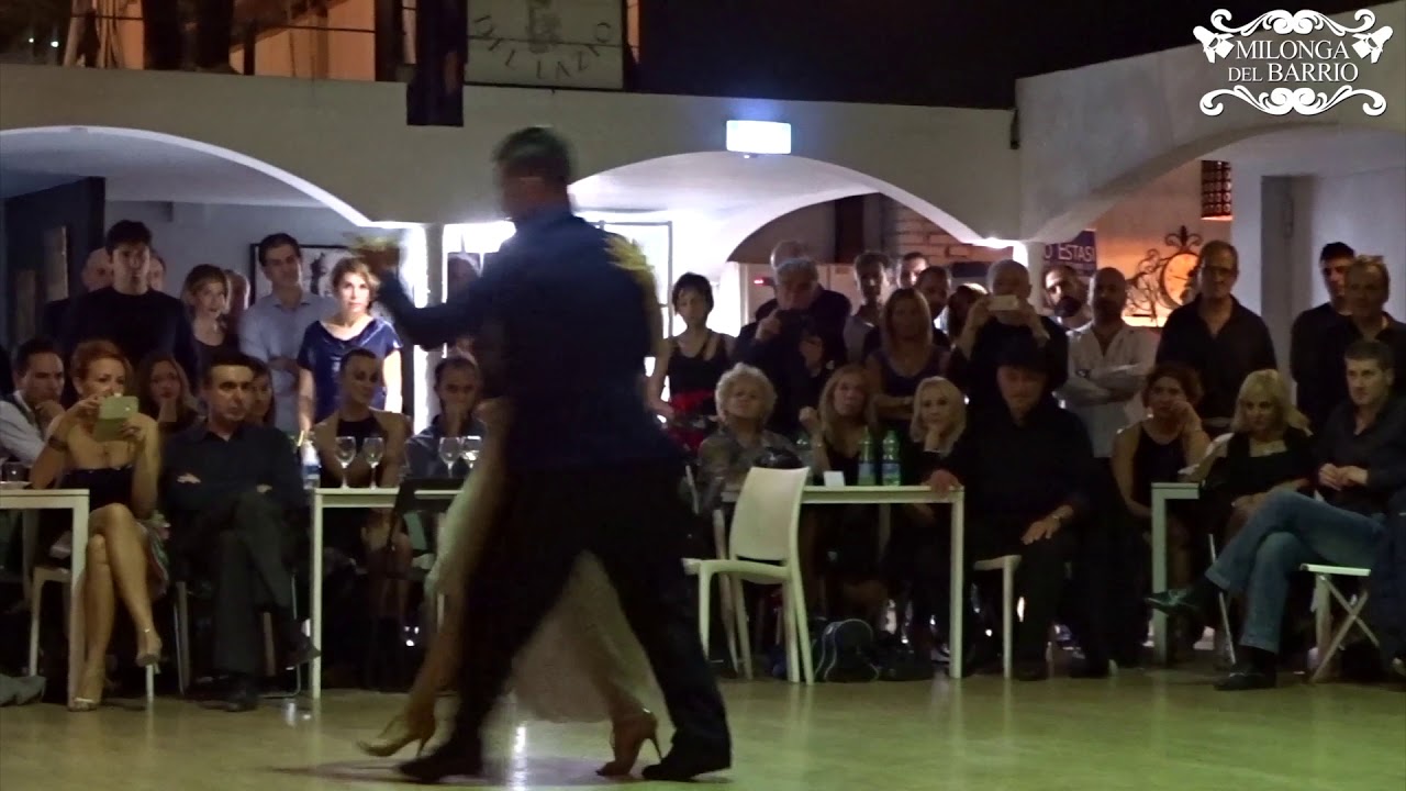 Jose Fernandez e Martina Waldman • Milonga del Barrio • 10/11/17 • 3 di 4