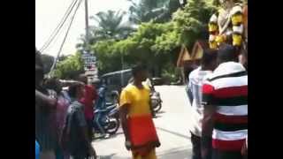 preview picture of video 'Hindu procession to the Sri Maha Mariamman Temple in Tebong Estate (Full Version)'