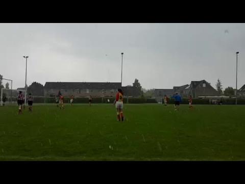 Laatste competitiewedstrijd Spartanen MO15-2 tegen Strandvogels