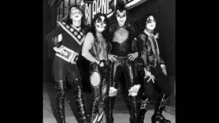 Then she kissed me KISS