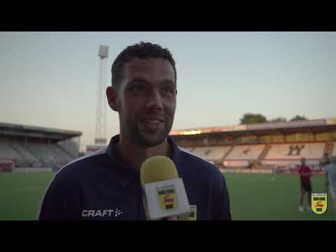 Henk de Jong en Sven Nieuwpoort na afloop van FC Emmen – SC Cambuur (2-5)