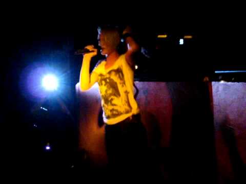 Emma Hewitt - Carry Me Away + Live forever (Sweet Dreams), live @ Roma 25/02/2011
