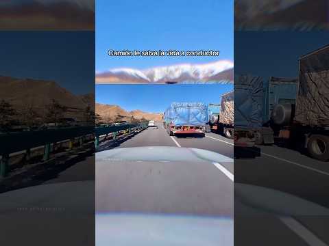 Camión le salva la vida a un conductor cerrándole el paso #automobile #motivation