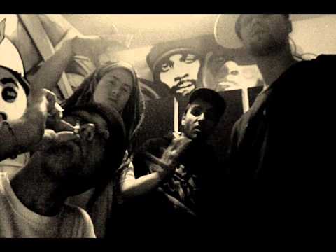 ZPOZA RYMU feat. BEAZET KRITIKZ - TAK AKORAT