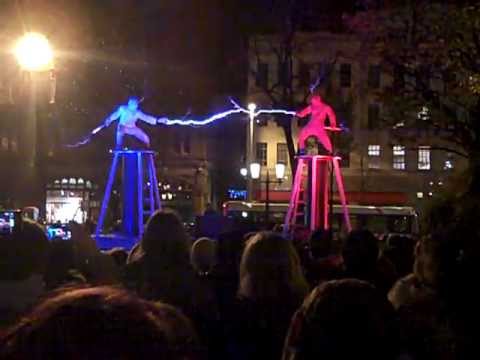 אנשי הברקים - מופע רחוב מחשמל מאירלנד!