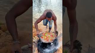 Download lagu Dia dan ikan itu 🐟 Gosong banget 😂 #celanapendek #celanapendeklucu #celanapendektrending #videomemasak #memasak #memancing mp3
