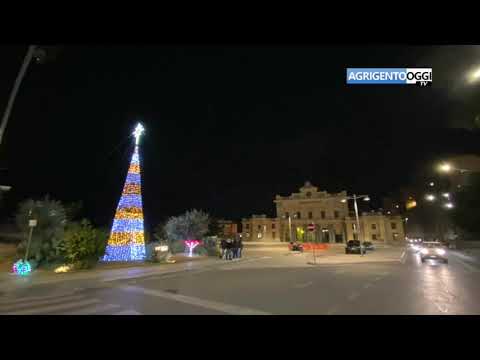 Agrigento, si accende l'albero di Natale di piazza Stazione