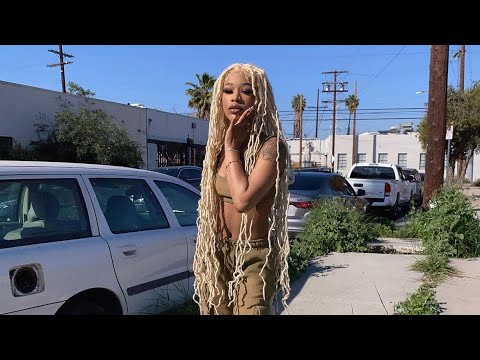 Cuzzxo & Her Bestie Make Up On Live 👀☕️