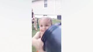 41.FUNNY VINE ★ Самые смешные дети исследуют мир на природе #2 _ Funny Babies in Outdoor.mp4