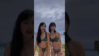 かわいい系ビキニのお姉さん2人組がナイスポーズ！