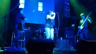 Lucy Campos playing Pink Floyd - Another Brick in the Wall - Live in Na Mata Café - 13/11/2012