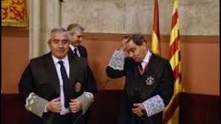 La secretaria del Fiscal Jefe de Catalunya, Sr. Bañeres, recibe a Santiago Royuela ante su escrito.