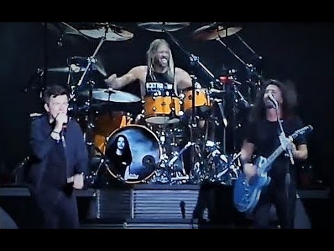 Foo Fighters & Rick Astley, Never Gonna Give You Up, Multi-camera, Tokyo, 20.8.17