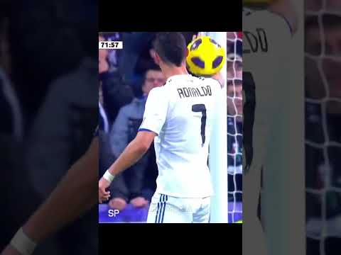 Top Những Màn Skills Ngẫu Hứng Của Ronaldo #cristianoronaldo #cr7 #football #shorts #tiktok #vairal