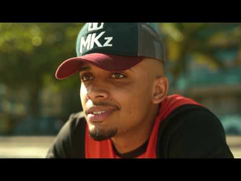 Lionel, Lucas e Orelha - Ela Me Ignora  (Clipe Oficial)