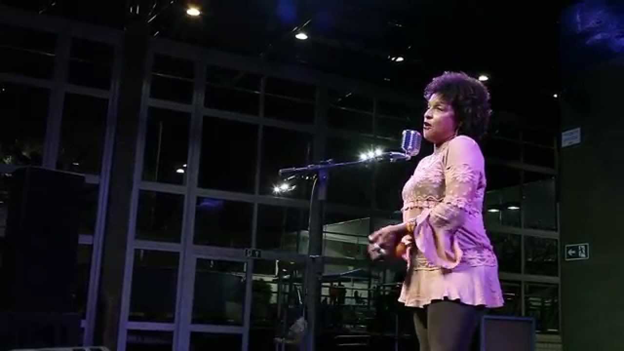 Margens | Elisa Lucinda declama "Aviso da Lua que Menstrua" no Sesc Campinas