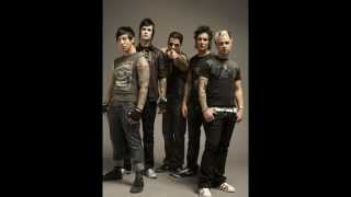 Download lagu Avenged Sevenfold - Bat Country (Acoustic) mp3