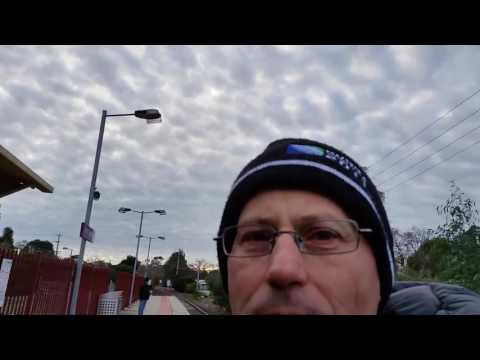 Melbourne bound train arrivig to Violet Town