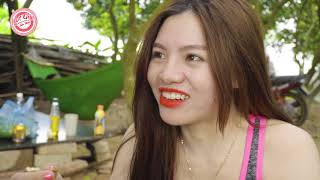Download lagu Beautiful girl Cooking: Phuong baby - Primitive Technology - Eating delicious - Cooking pig head mp3