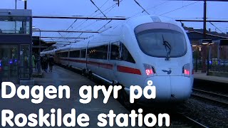 preview picture of video 'Dagen gryr på Roskilde station'