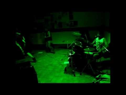 Anti-Tetanika - 30 Secondi Di Nichilismo [Live Midnight Pub 02.12.2011]
