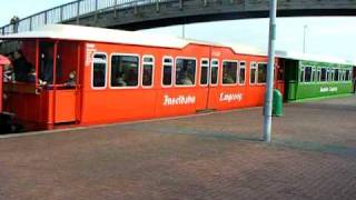 preview picture of video 'Langeoog Inselbahn vom Hafen Abfahrt in den Ort'