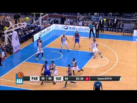 Last second, step back... 3pts! Booker silenced Pionir Hall