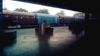 preview picture of video 'Tenali Jn departure 13352- Alleppy- Dhanbad/Tata express!'